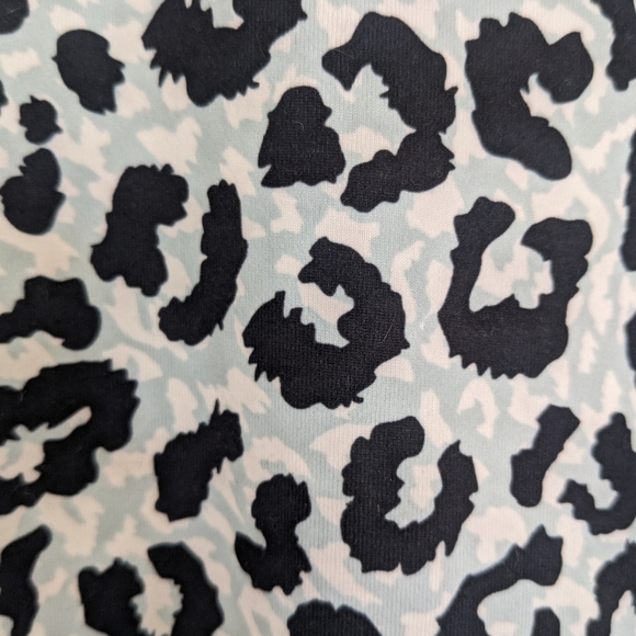 Henley sleep shirt blue leopard - Picture 5 of 5